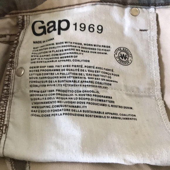 GAP Camo Shorts - Picture 4 of 5